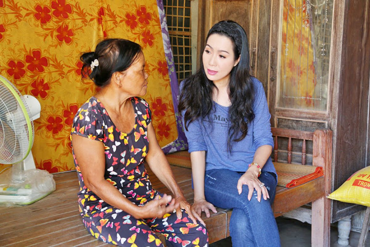 Trịnh Kim Chi hỗ trợ cho gia đình nghèo ở Tây Ninh