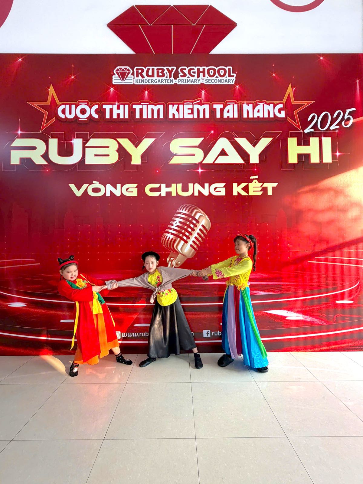 1z.970.chuan-bi-tiet-muc-chung-ket-nguyen-pham-tu-anh-ruby-say-hi-2025-