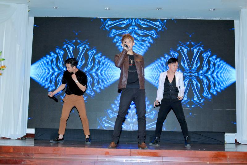 W-HỒ GIA HÙNG 12