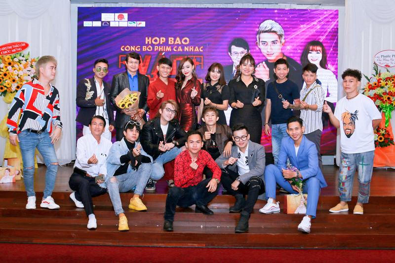 W-HỒ GIA HÙNG 15