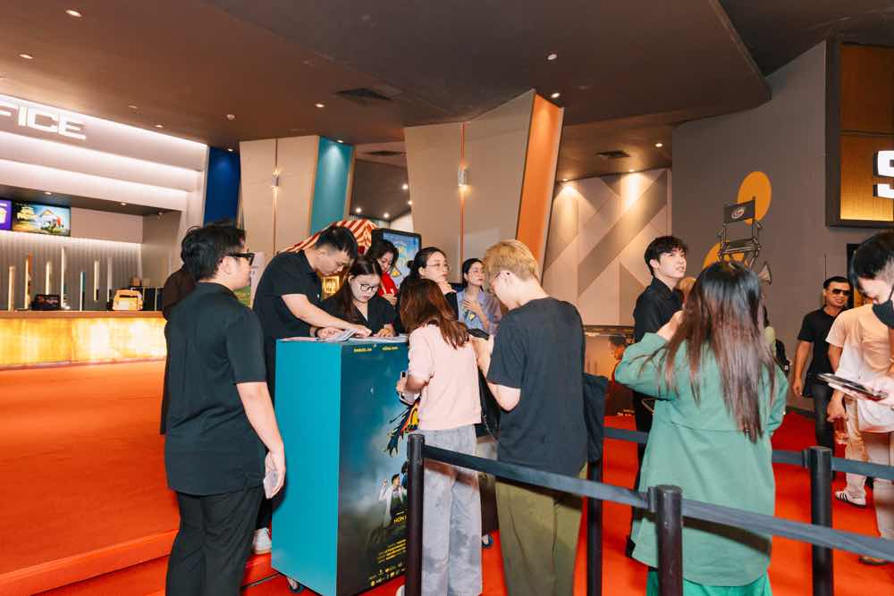 1A.290.pha-dam-sinh-nhat-me-premiere-truyen-thong-spotlight-vietnam00006