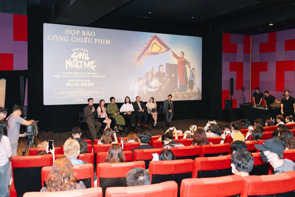 1A.290.pha-dam-sinh-nhat-me-premiere-truyen-thong-spotlight-vietnam00045