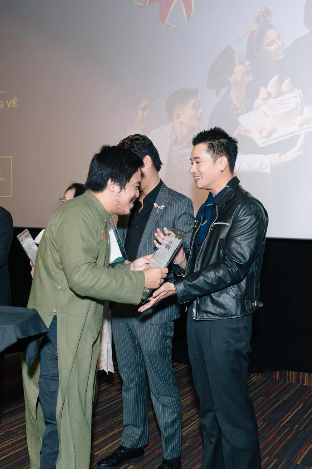 1A.290.pha-dam-sinh-nhat-me-premiere-truyen-thong-spotlight-vietnam00083