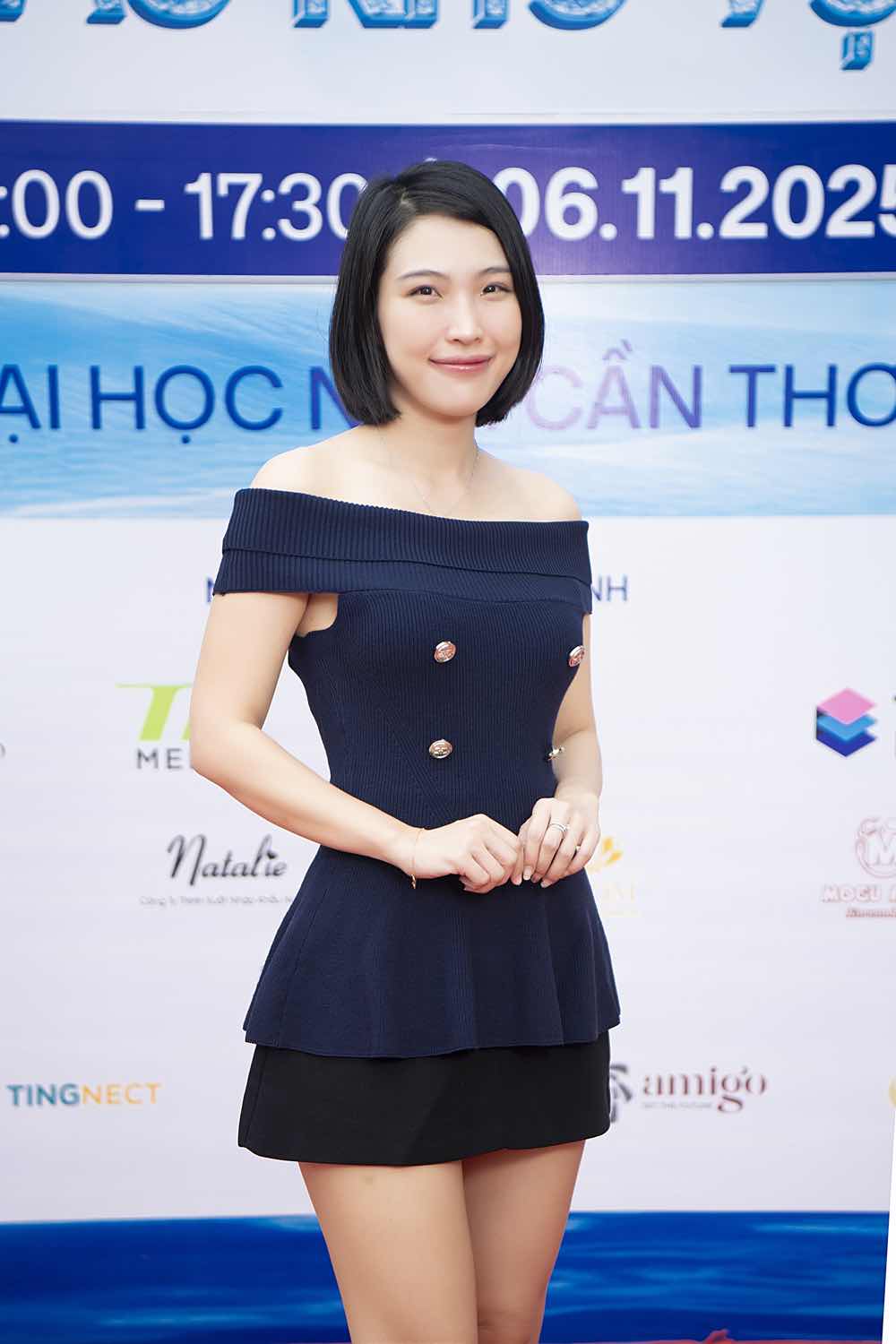 1a.218.Thac-si-bac-si-ck1-pham-tran-bao-ngoc-lam-giam-khao-hoa-hau-sinh-vien-hoa-binh-vietnam2