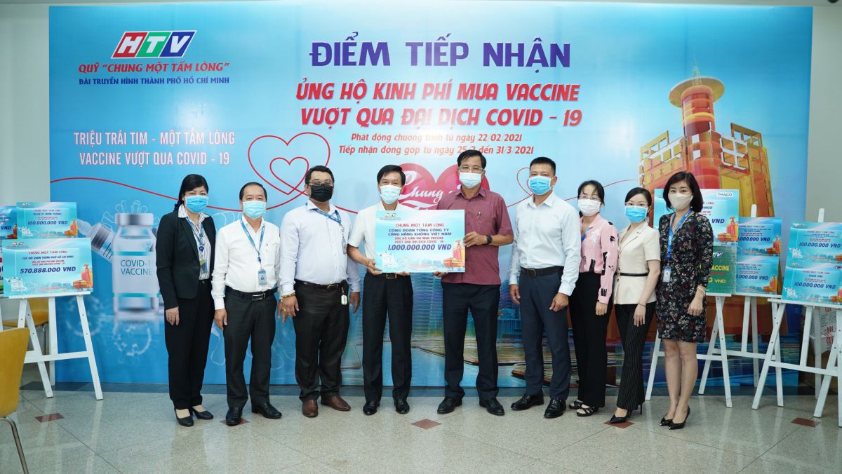 Hàng trăm nghệ sĩ và khách VIP tham dự Đêm giao lưu nghệ thuật Chung một tấm lòng của HTV