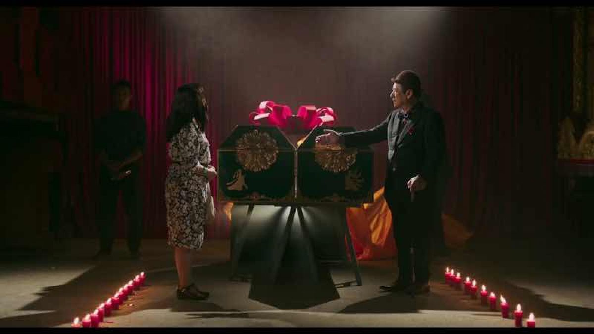 CẦU H&Ocirc;N BẰNG&hellip; H&Ograve;M Đ&Ocirc;I: &ldquo;PH&Aacute; Đ&Aacute;M: SINH NHẬT MẸ&rdquo; KHIẾN KH&Aacute;N GIẢ VỪA BẬT CƯỜI VỪA X&Uacute;C ĐỘNG