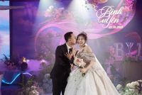 &Aacute; hậu Nguyễn Ho&agrave;ng Phương Uy&ecirc;n khiến kh&aacute;ch tham dự &lsquo;rụng tim&rsquo; giữa m&ugrave;a si&ecirc;u cưới của showbiz