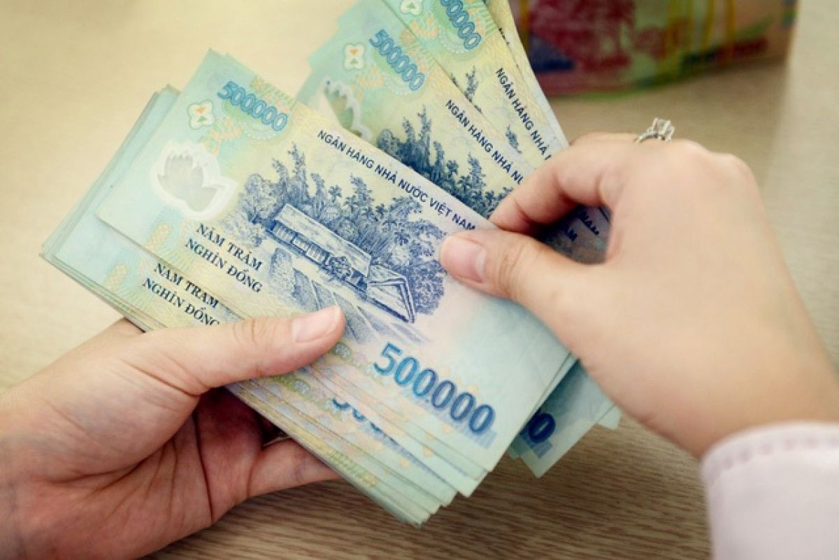 Kiểm soát thu nhập có thể là hành vi bạo lực gia đình