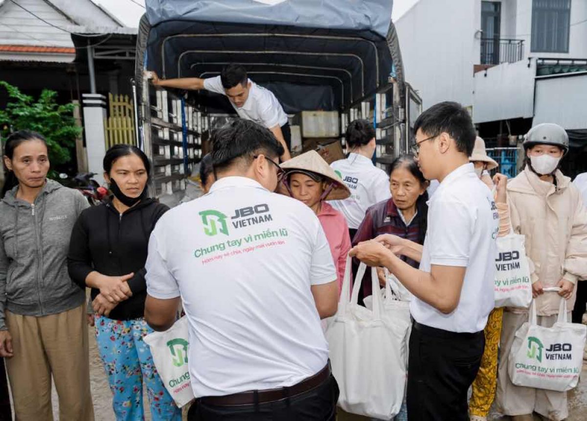 JBO VIỆT NAM CHUNG TAY HỖ TRỢ NGƯỜI D&Acirc;N MIỀN TRUNG VƯỢT QUA HẬU QUẢ MƯA LŨ
