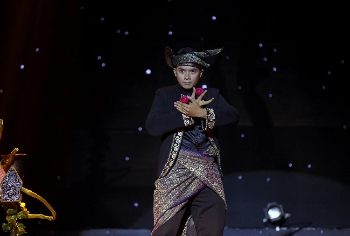 “KỲ TÀI LỘ DIỆN”: ABDUL HAKIM MANG NGHỆ THUẬT MÚA RỐI BÓNG MALAYSIA SANG VIỆT NAM