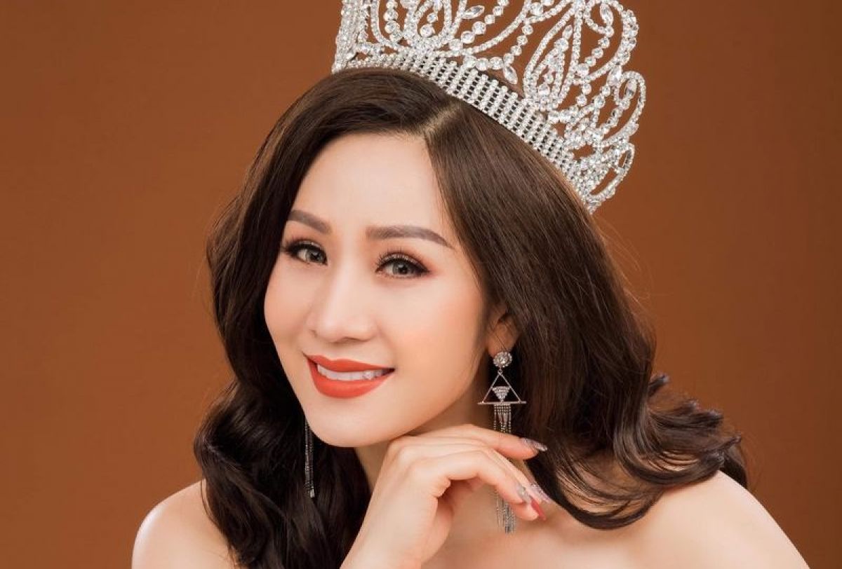Hoa Hậu Vũ Loan khoe vẻ đẹp quyến rũ với đầm dạ hội