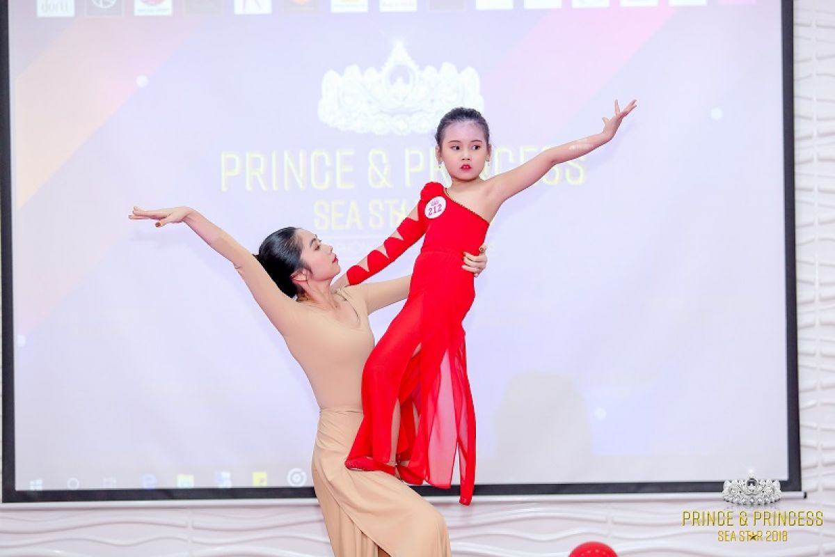 Ngẩn ngơ trước tiết mục ''Gặp mẹ trong mơ'' của thí sinh nhí Bảo Anh tại ''Công Chúa, Hoàng Tử ngôi sao biển''