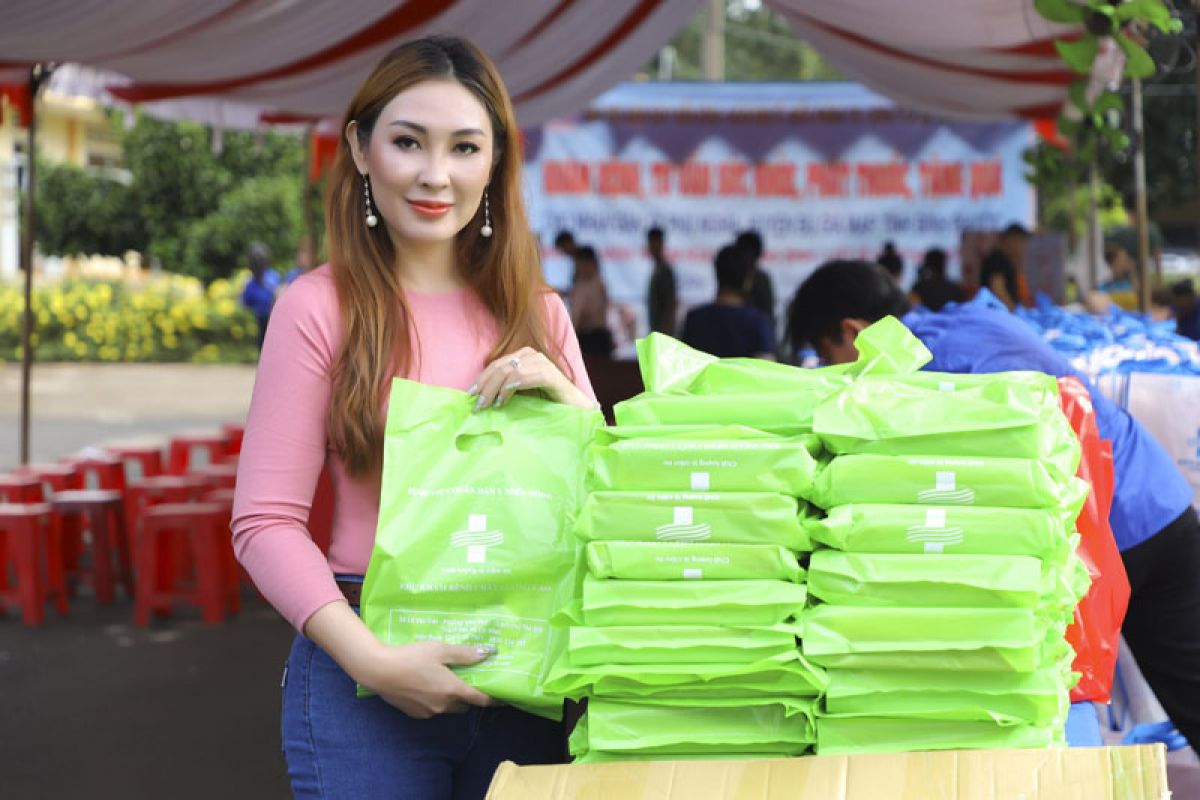 Người đẹp Thanh Nhã tích cực hoạt động thiện nguyện trong nhiệm kỳ Á hậu