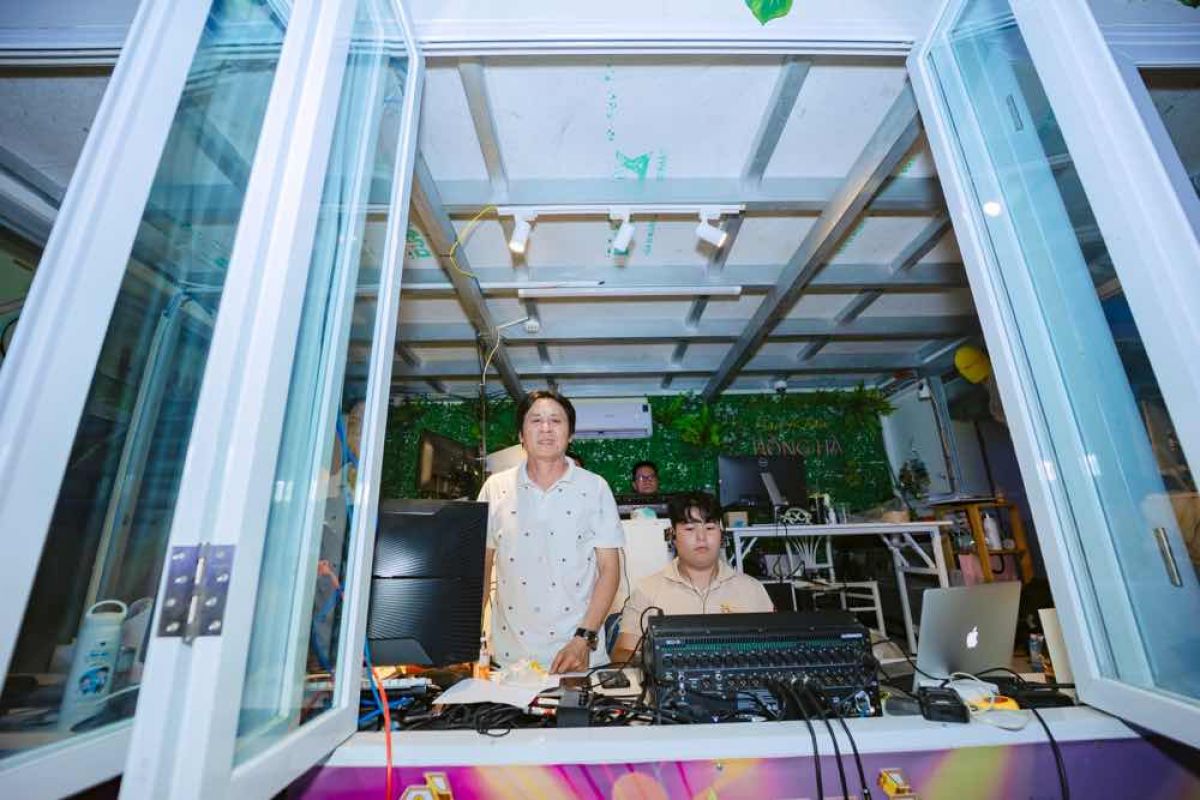 Đạo diễn Khoa Nguyễn đứng sau chương trình nghệ thuật ‘'Tình người giữa bão lũ''