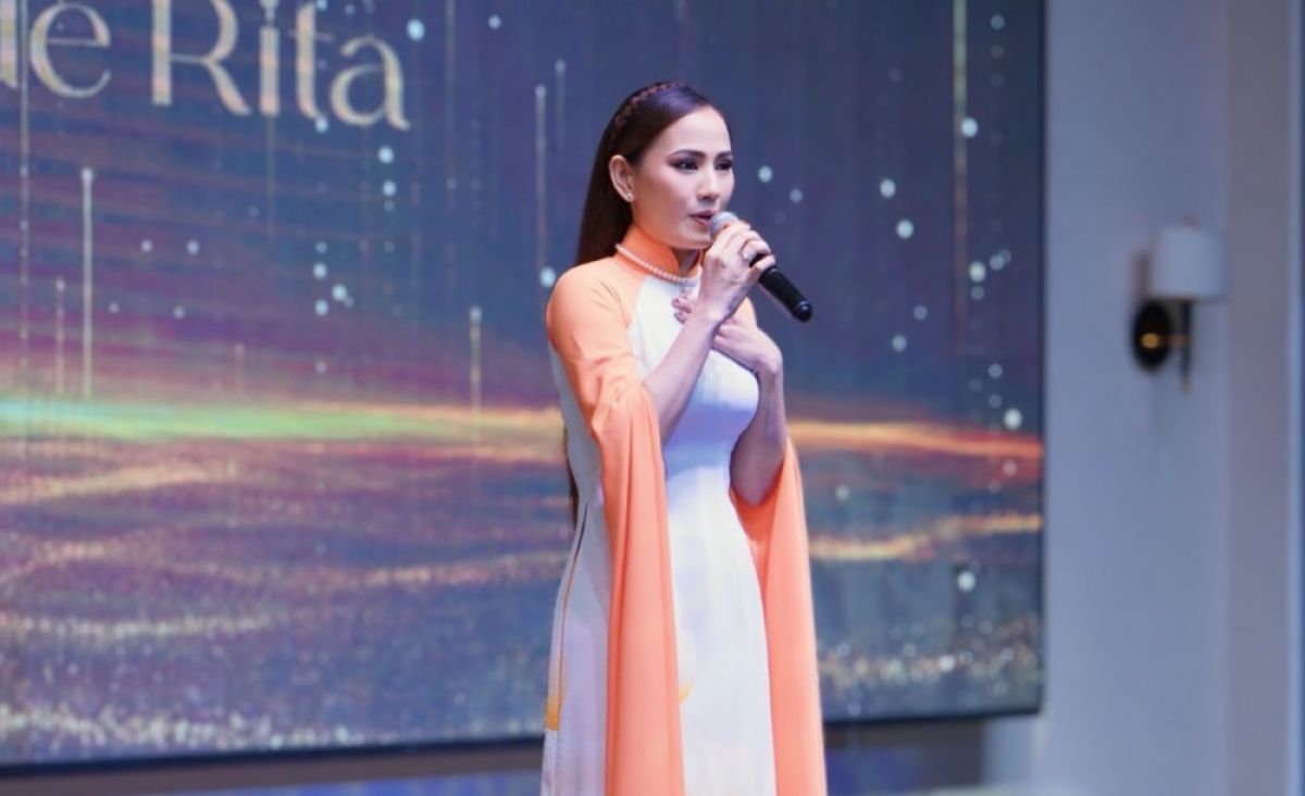 Chẳng những giống vẻ ngoài, giọng hát của nữ ca sĩ này cũng giống hệt Phi Nhung!
