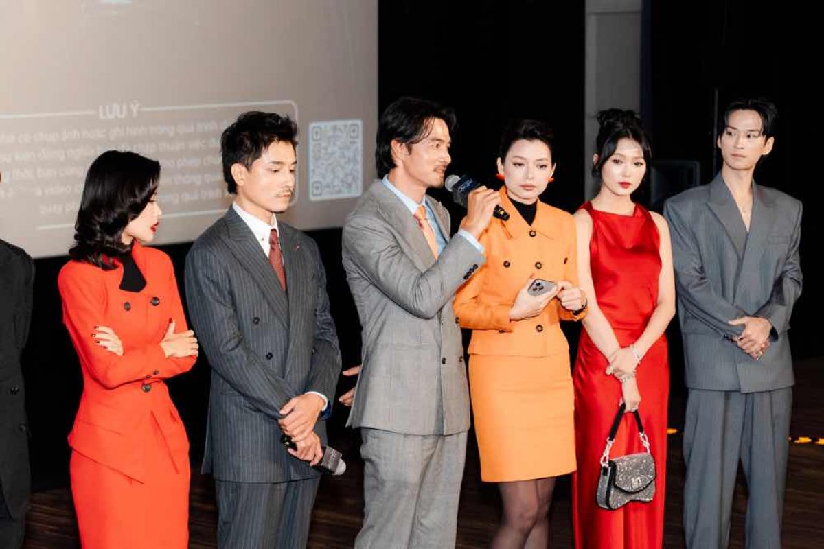 THẢM ĐỎ RA MẮT PHIM “TRÁI TIM QUÈ QUẶT”: DÀN DIỄN VIÊN ĐỦ THỰC LỰC, ĐẸP ĐỘI HÌNH