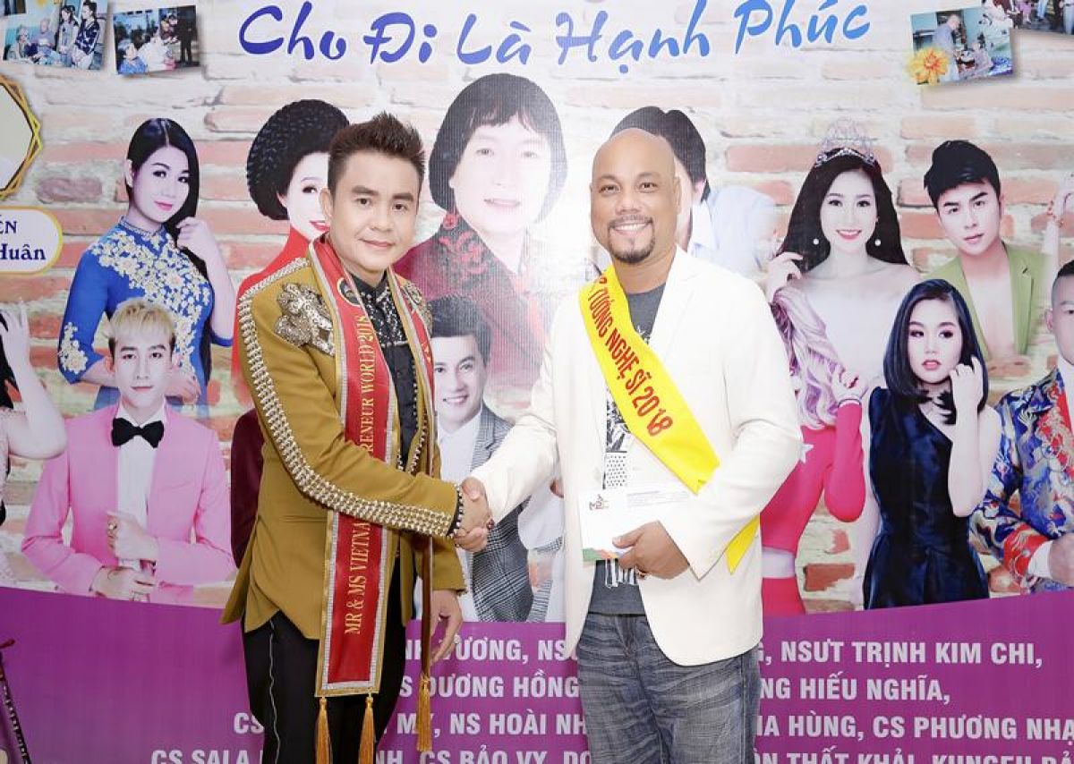 ''Bức tường nghệ sĩ'' - chương trình thiện nguyện ý nghĩa dành cho nghệ sĩ có hoàn cảnh khó khăn