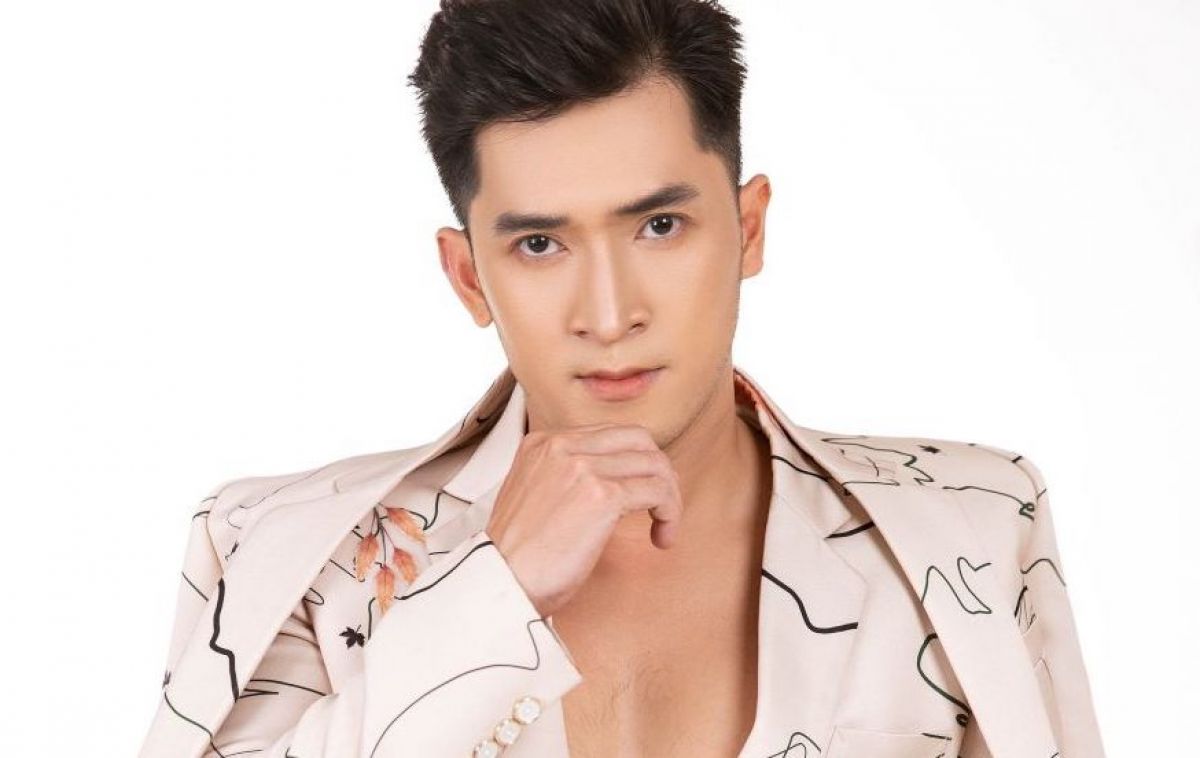 Huỳnh Phúc Gia Khang tung bộ ảnh lịch lãm
