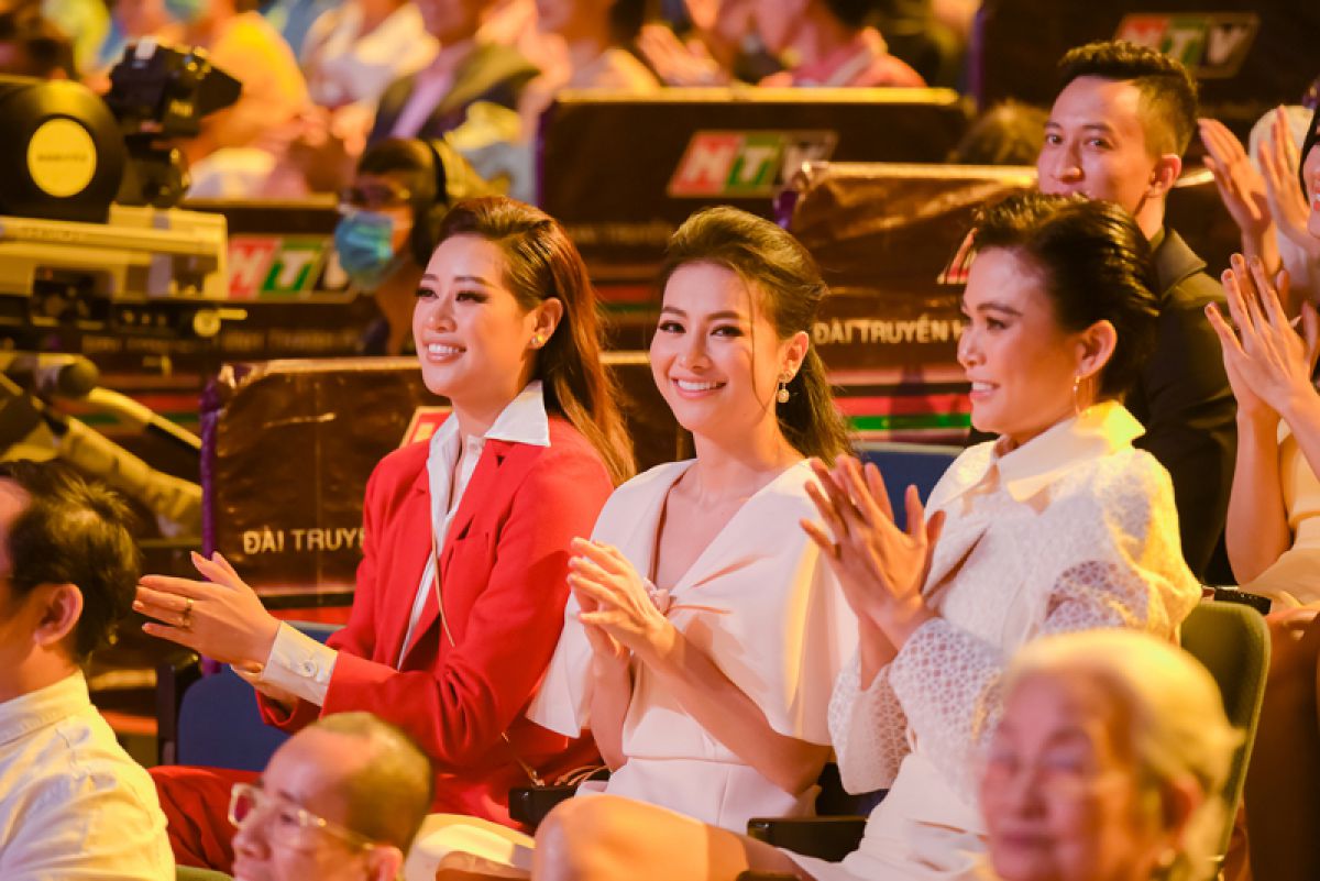 Phương Khánh, Khánh Vân, Mâu Thuỷ hội ngộ tại đêm giao lưu nghệ thuật ''Chung một tấm lòng''