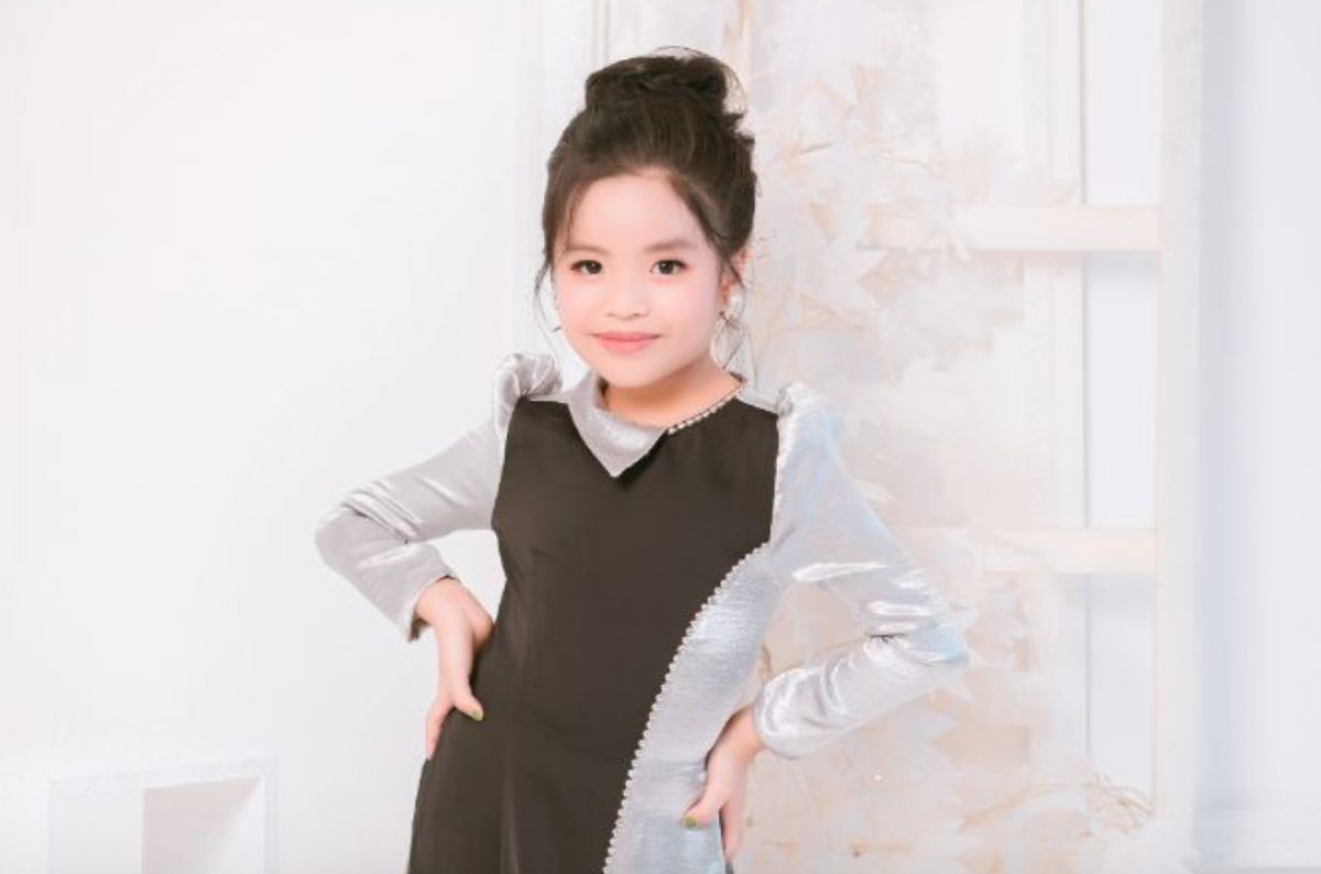 Tan chảy với vẻ ngọt ngào của mẫu nhí Đỗ Hoàng Thiên Nga trong Áo dài của NTK Việt Hùng