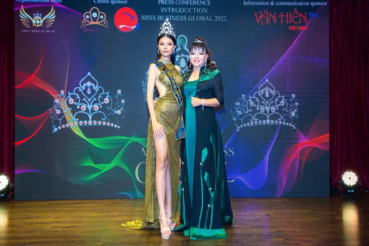 Hé lộ hình ảnh bộ 3 vương miện của Miss Business Global 2022