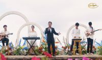 Ca sĩ Vinh Tuấn được tặng Nút bạc cho Kênh nhạc Bolero