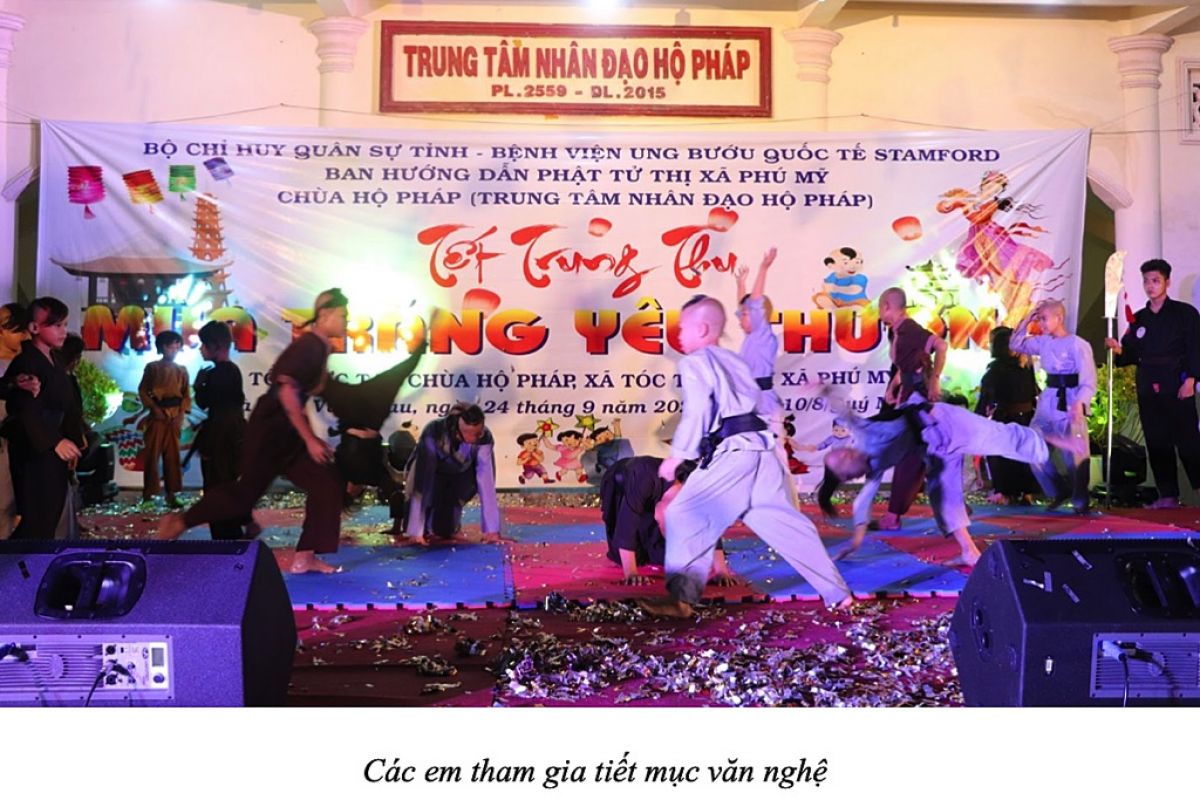 Bệnh viện ung bướu quốc tế Stamford tặng quà Trung thu và học bổng cho trẻ em nghèo