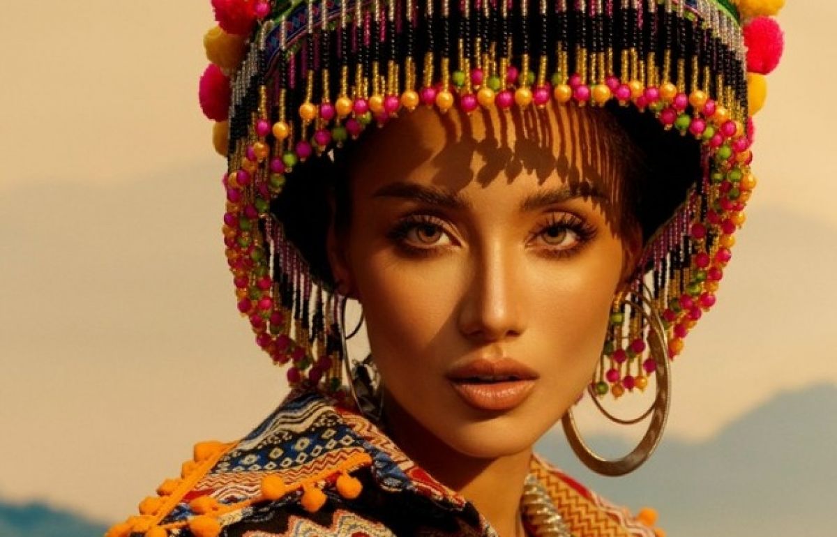 LYDIE VŨ DIỆN TRANG PHỤC THỔ CẨM LẤY CẢM HỨNG TỪ TÂY BẮC CHO PHẦN THI NATIONAL COSTUME