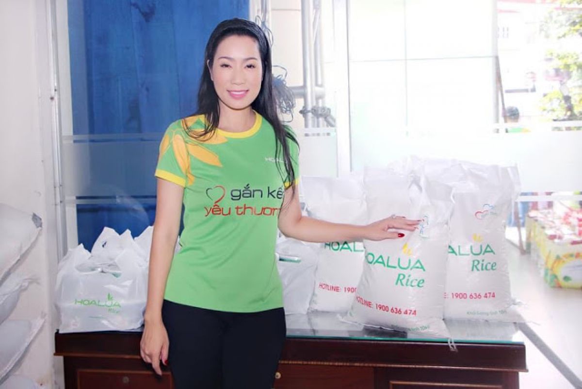 NSƯT - Á hậu Trịnh Kim Chi cùng Gạo Hoa Lúa về Long An 'Gắn Kết Yêu Thương'