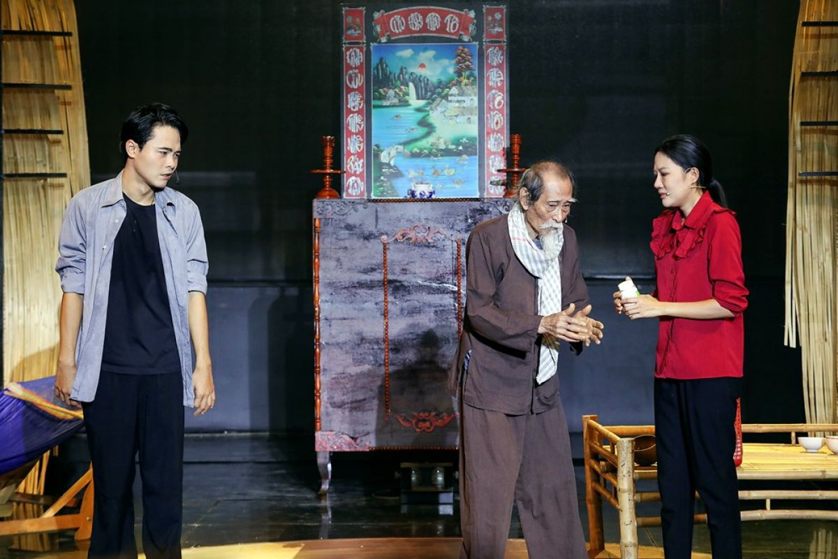 Danh ca Phương Dung đồng cảm với nỗi lòng người mẹ trong tiết mục của Huỳnh Thơ tại Tình Bolero 2025