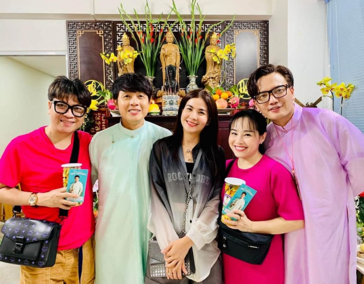 Nghệ sĩ Ngọc Huyền cùng Quán quân Bá Thắng tái hiện ca khúc Đêm Gành Hào nghe điệu hoài lang nhân ngày Giỗ Tổ tại tư  gia Hòa Hiệp