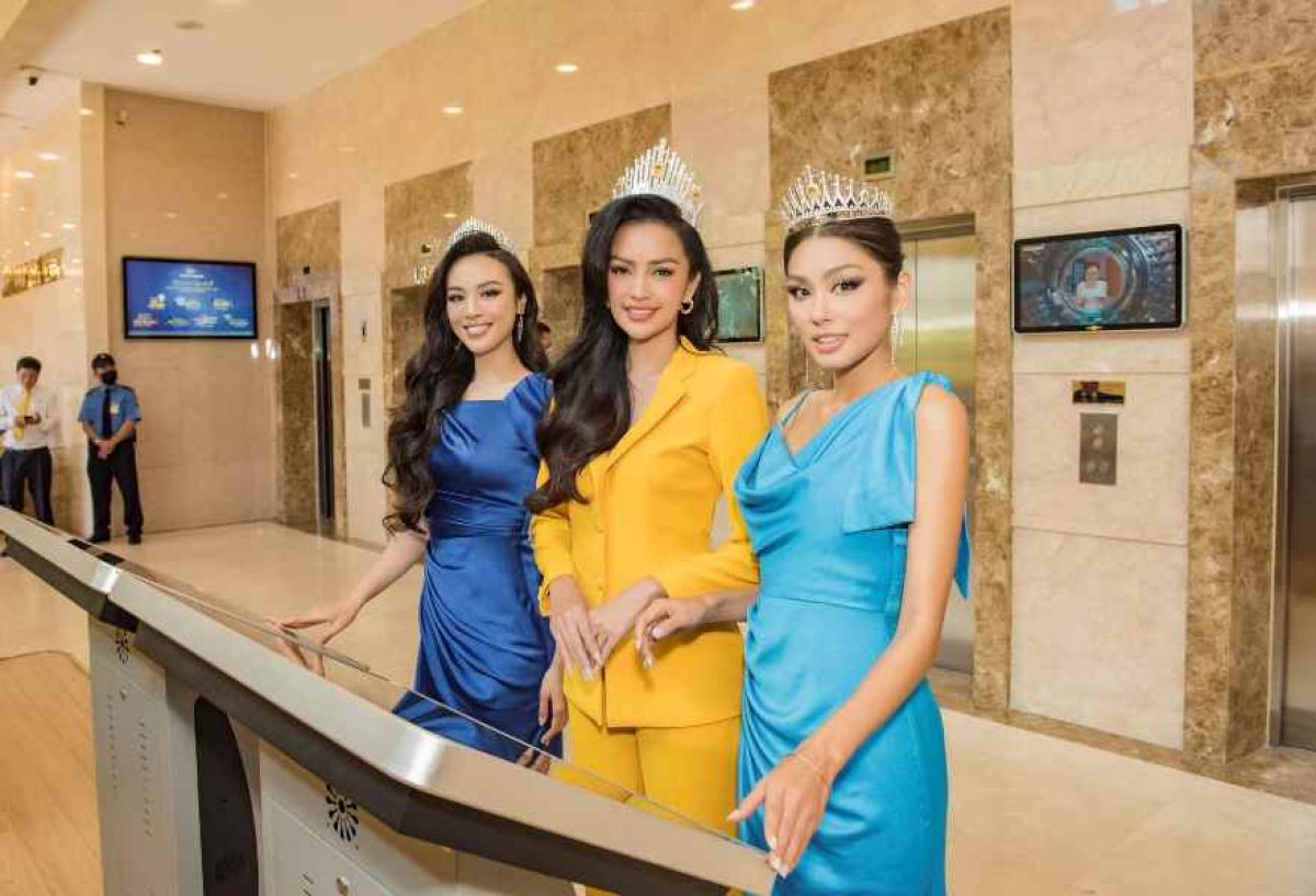 Top 3 Hoa hậu Hoàn Vũ Việt Nam 2022 trải nghiệm không gian giao dịch số
