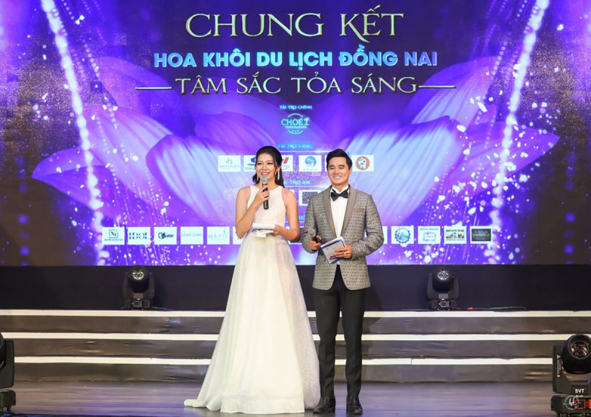MC Bá Niên đồng hành cùng thí sinh Hoa khôi Du lịch Đồng Nai 2019 trong đêm chung kết
