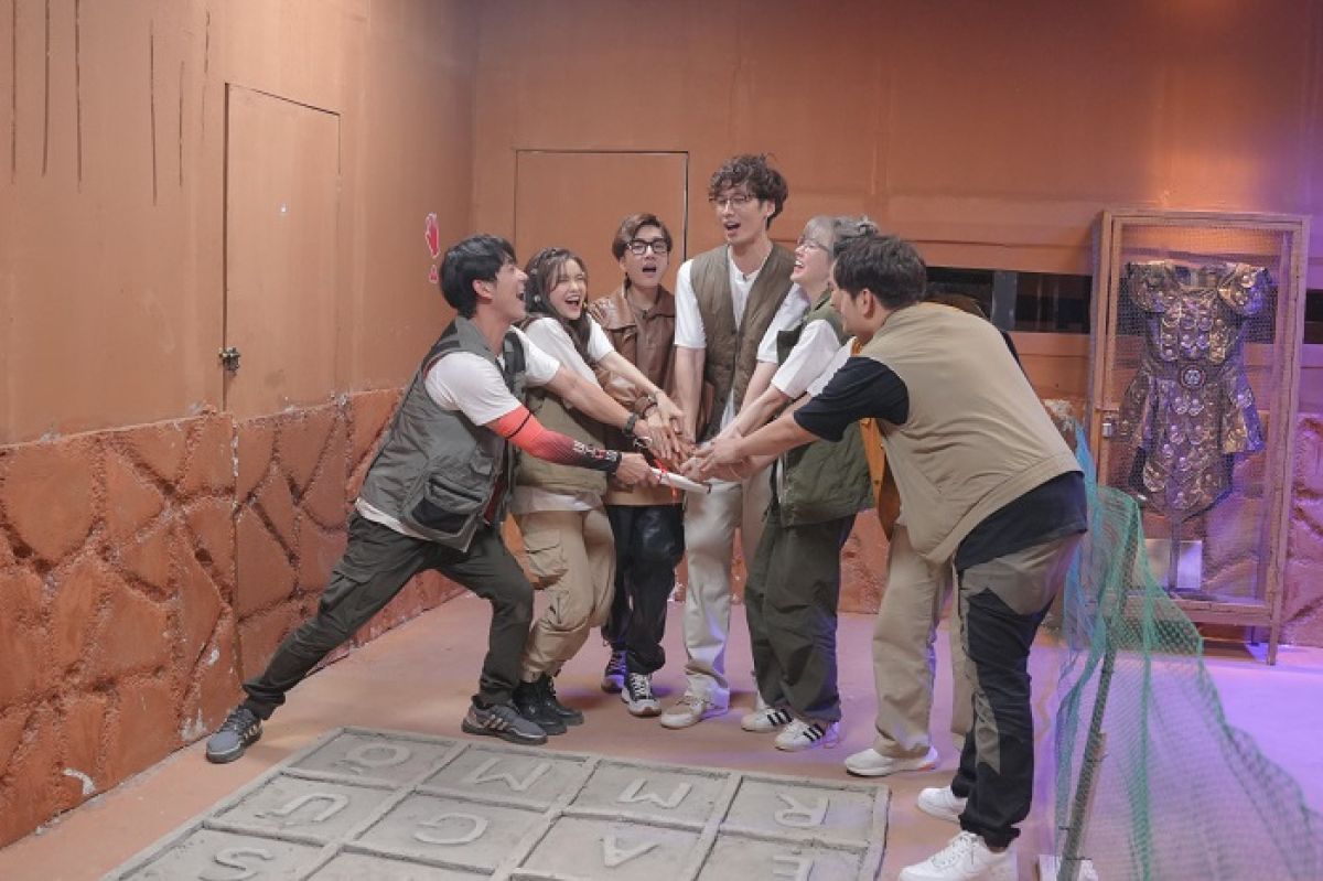 Hari Won “lóng ngóng” khi lần đầu thực hiện sảy thóc tại show trốn thoát