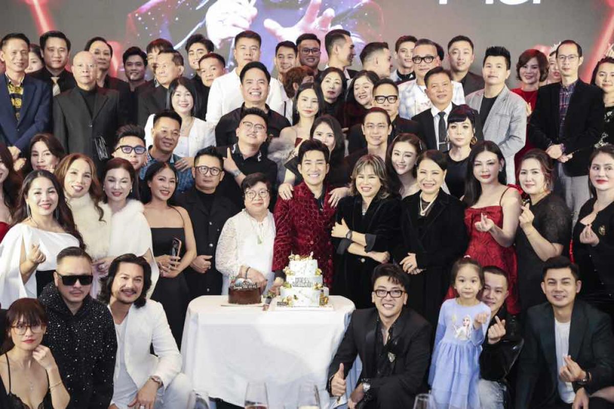 D&Agrave;N DOANH NH&Acirc;N Đ&Igrave;NH Đ&Aacute;M MỪNG SINH NHẬT CA SĨ QUANG H&Agrave;