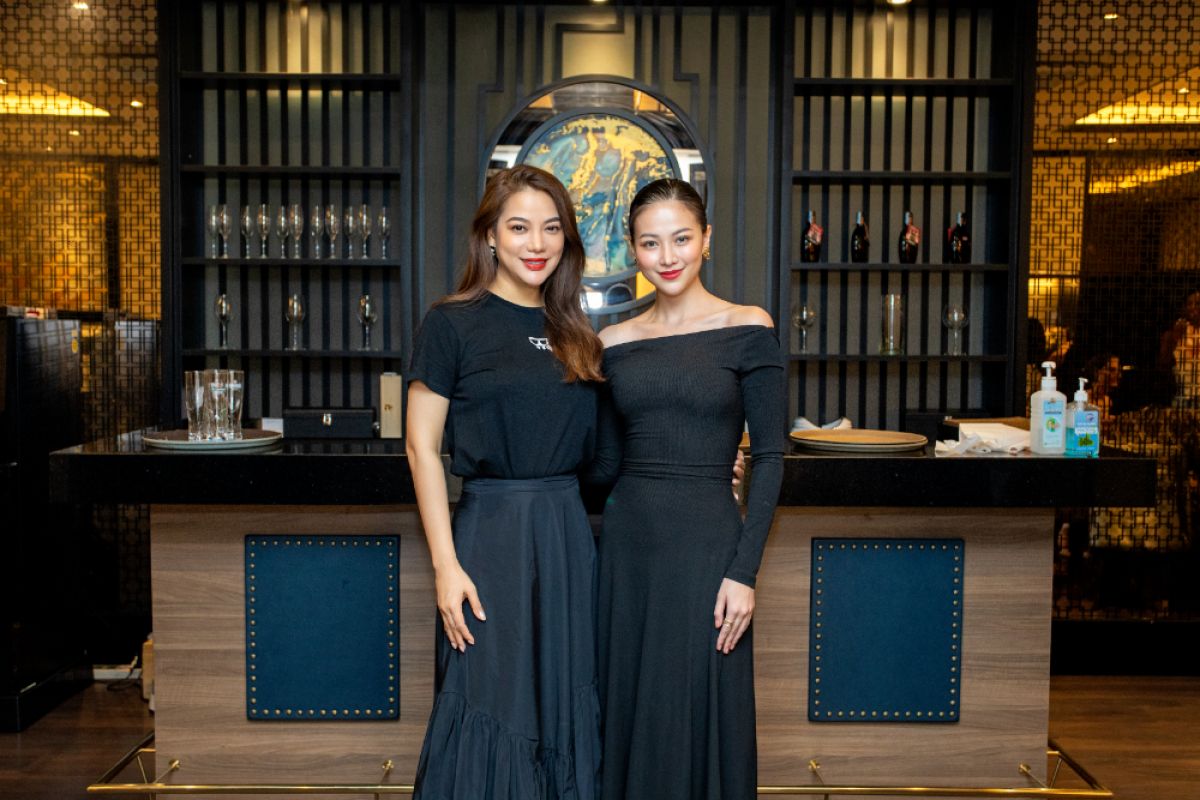 Trương Ngọc Ánh thân thiết cùng Phương Khánh