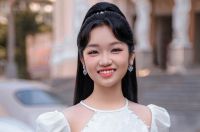 Nhìn ngắm mẫu nhí Minh Thư thướt tha với tà áo dài trắng cách tân