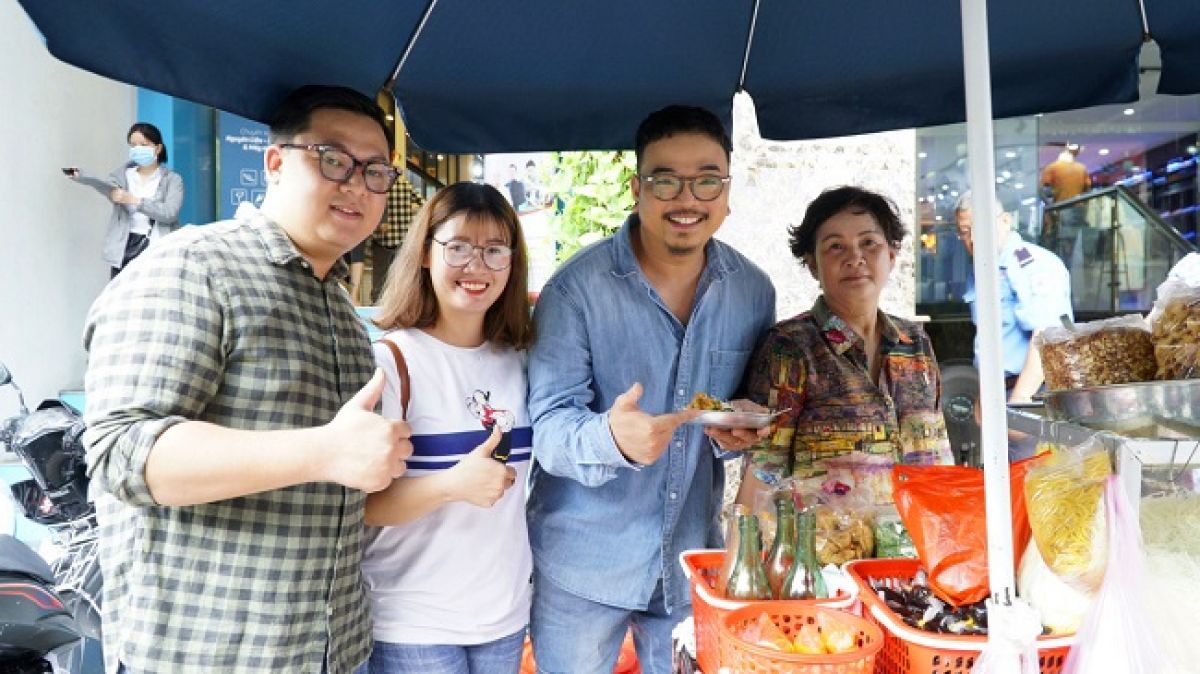HAKOOTA DŨNG HÀ VÀ ÂU BẢO NGÂN TRỔ TÀI LÀM GỎI KHÔ BÒ TRONG BẢN SAO HOÀN HẢO