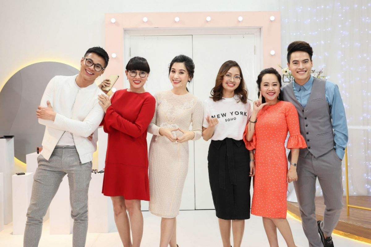 Đại hội 'tự khoe' thẩm mỹ răng của dàn sao Phương Dung, Kim Huyền, Tấn Phát, Đàm Quang Phúc