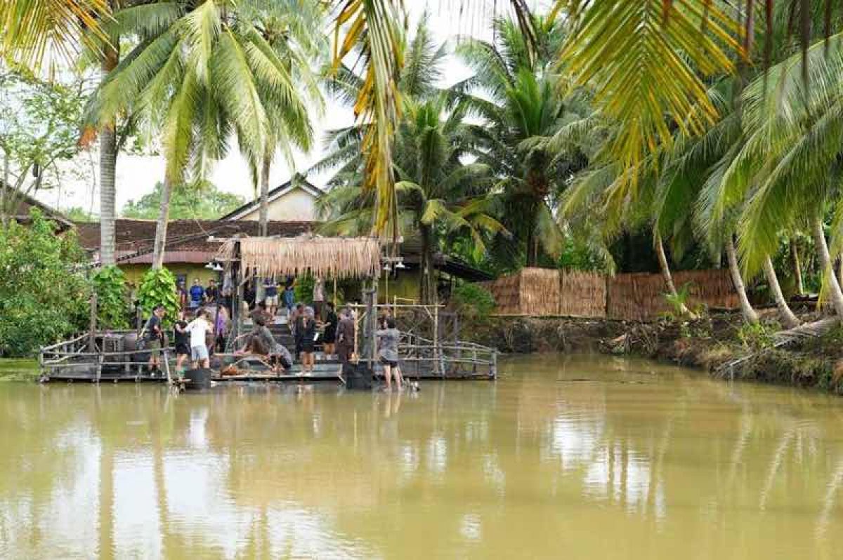 HẬU TRƯỜNG QUỶ NHẬP TR&Agrave;NG 2: KHI MIỀN T&Acirc;Y TRỞ TH&Agrave;NH LINH HỒN CỦA H&Agrave;NH TR&Igrave;NH KINH DỊ