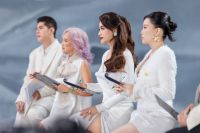 Trương Ngọc Ánh “hack tuổi” với đầm xẻ sexy