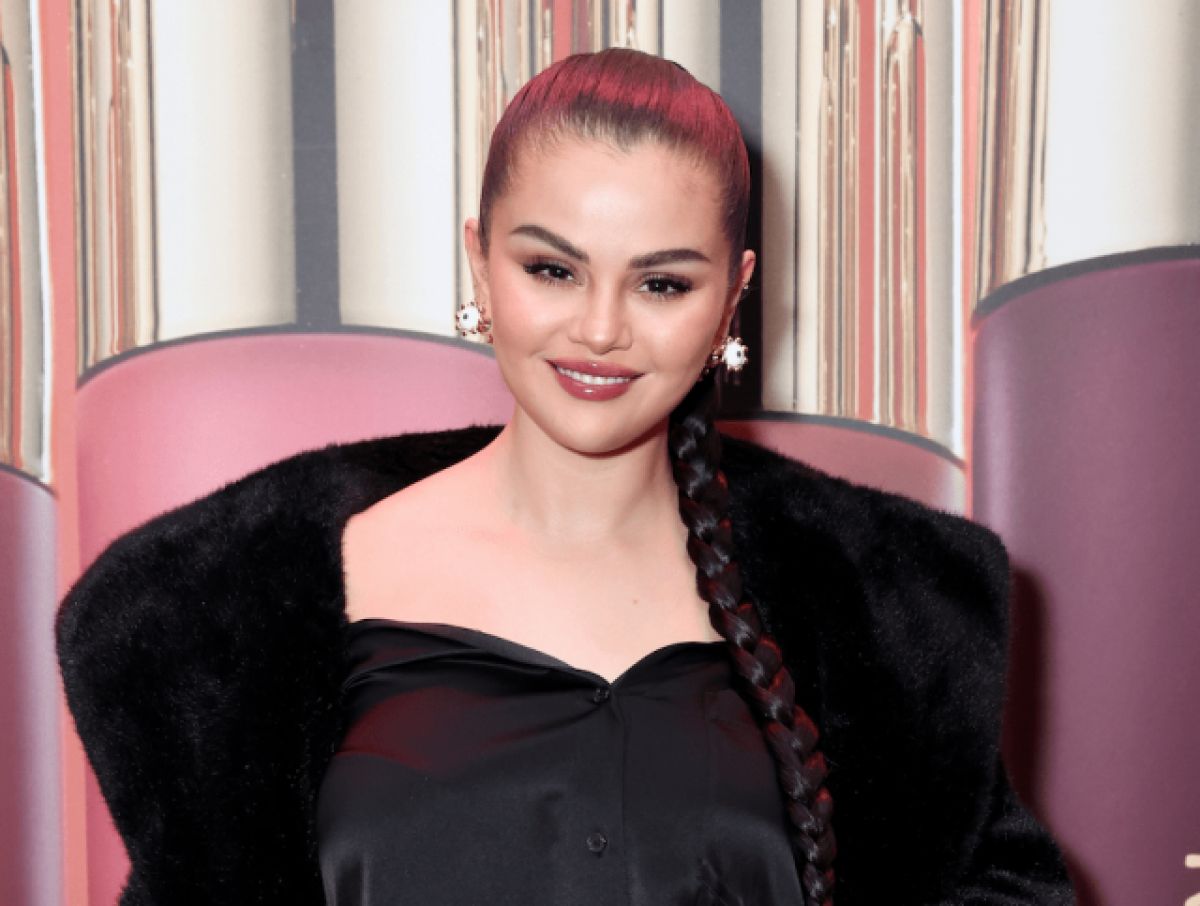Selena Gomez với phong cách cô gái Paris