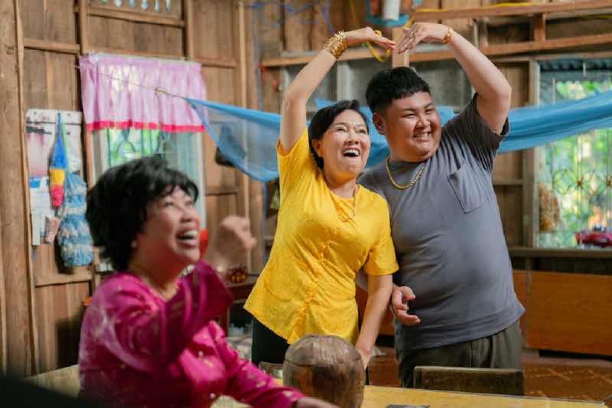 NỬA M&Eacute;T VU&Ocirc;NG 1 CAMERA CHẠY BẰNG CƠM G&Oacute;P &Yacute; NHIỀU HƠN G&Oacute;P C&Ocirc;NG TRONG &ldquo;CƯỚI VỢ CHO CHA&rdquo;