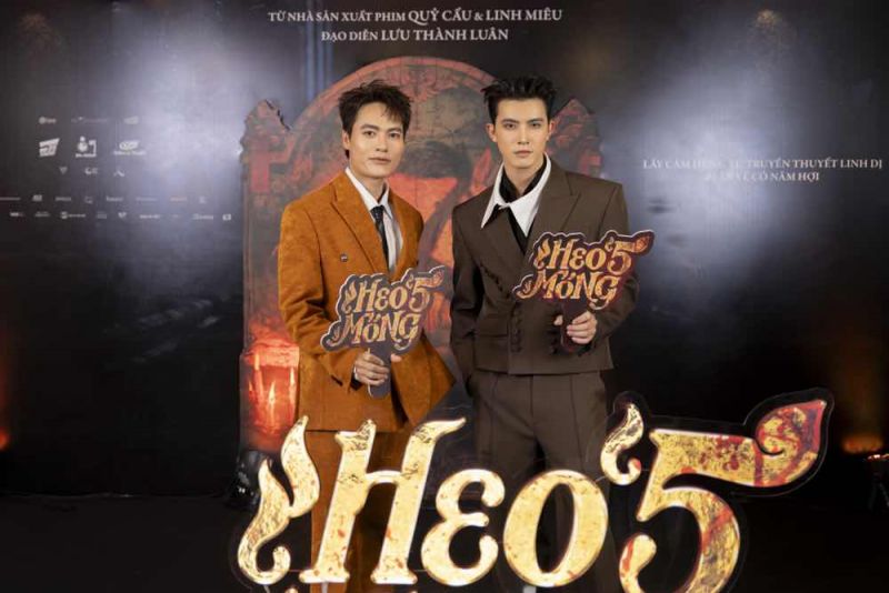 Trần Ngọc V&agrave;ng, Ốc Thanh V&acirc;n, V&otilde; Tấn Ph&aacute;t đ&oacute;ng ch&iacute;nh trong phim Heo Năm M&oacute;ng