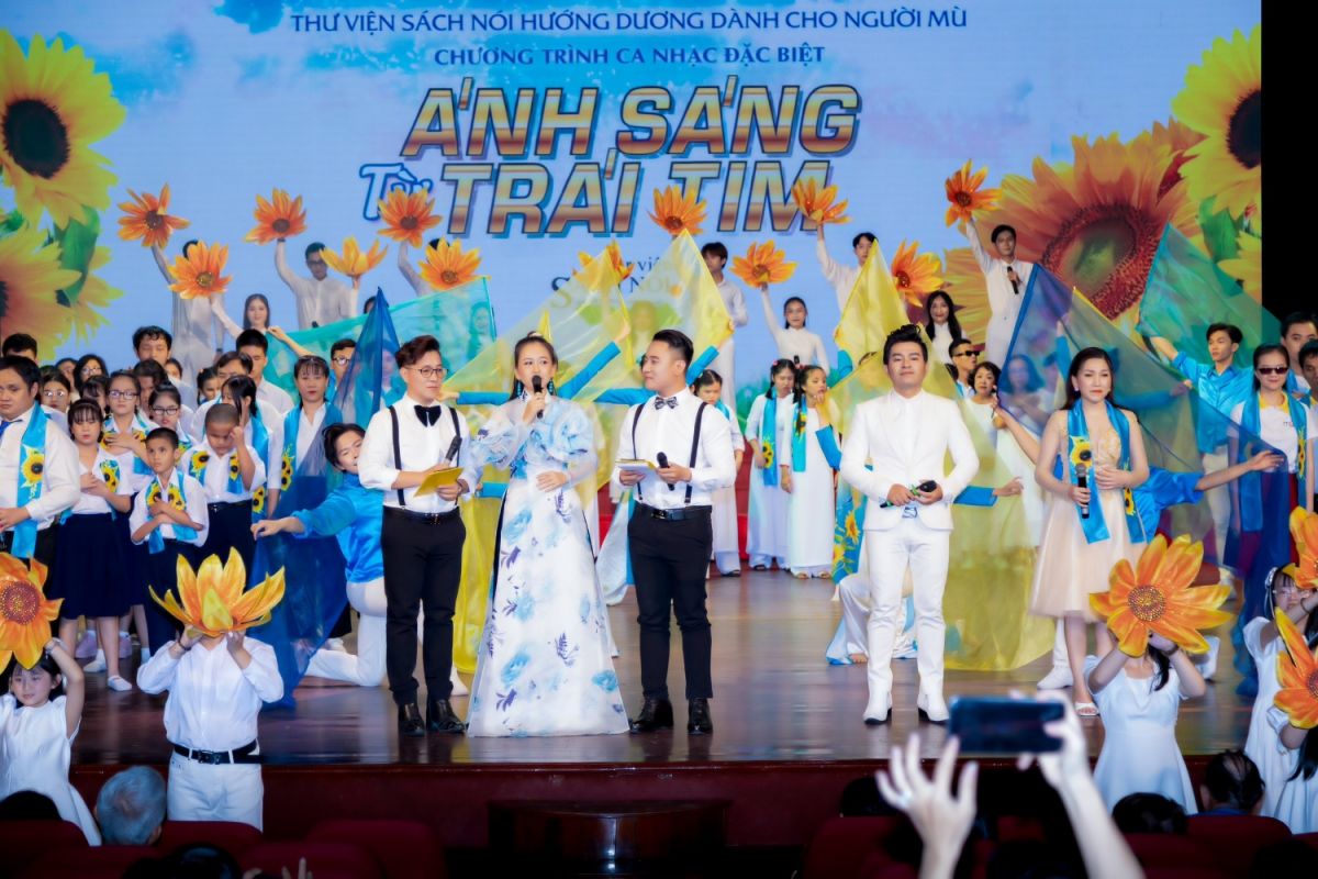 “Ánh sáng từ trái tim 2023”: Ngỡ ngàng trước tài năng trình diễn nghệ thuật của các em khiếm thị