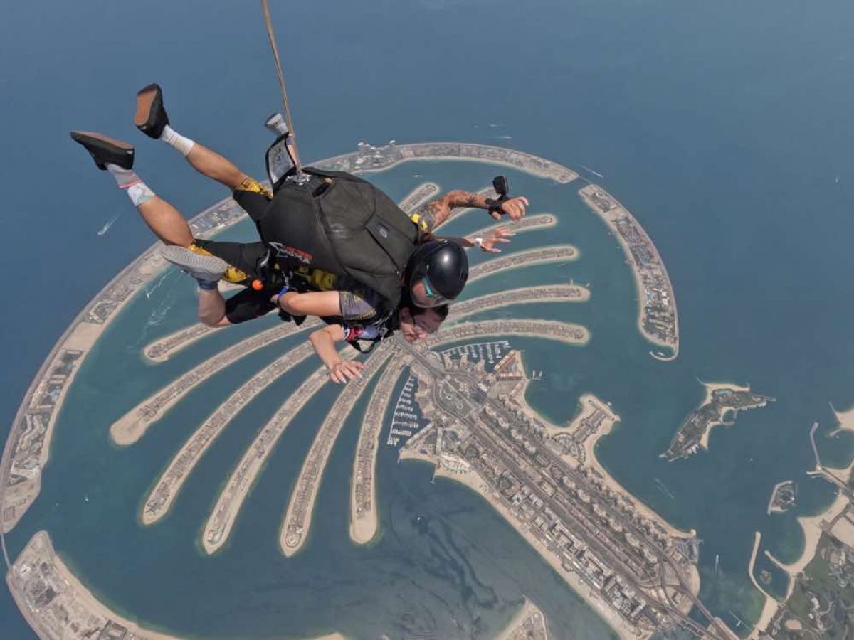 HOA HẬU YUKI LAN ANH NHẢY DÙ TỪ ĐỘ CAO 13.000FT