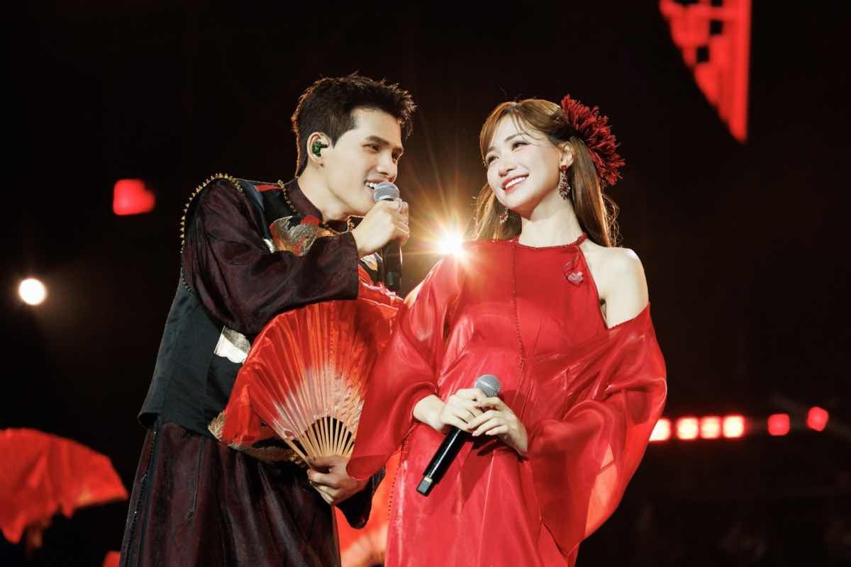 Hòa Minzy là khách mời bí mật giờ chót, diễn loạt hit cùng Quốc Thiên tại Live Concert SKYNOTE 2025