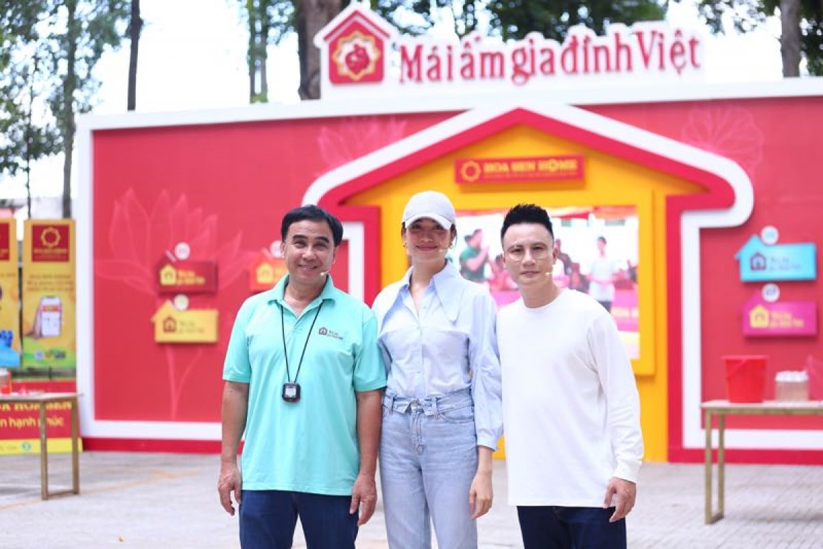Ca sĩ Hoàng Bách: “Vợ chồng bất đồng trong việc dạy con là điều dễ hiểu”